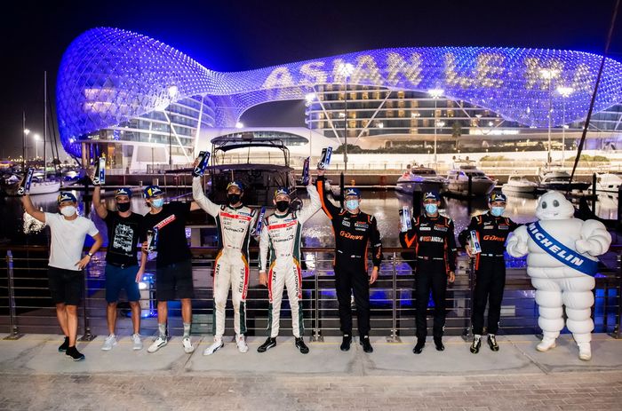 Dua pembalap tim JOTA memenangkan pertarungan melawan tim lain yang diperkuat tiga pembalap pada race 3 Asian Le Mans Series 2021 di Abu Dhabi