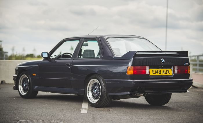 Buritan modifikasi BMW M3 lansiran 1988 