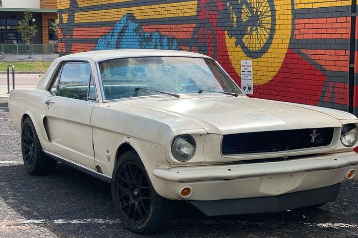 Restorasi Ford Mustang 1966 asal Amerika Serikat dengan cita rasa Jepang