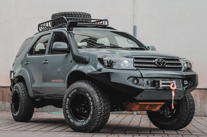 Modifikasi Toyota Fortuner berkelir Nardo Grey datang dari India
