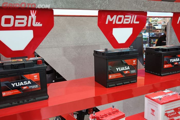 Aki kering (maintenance free) Yuasa.