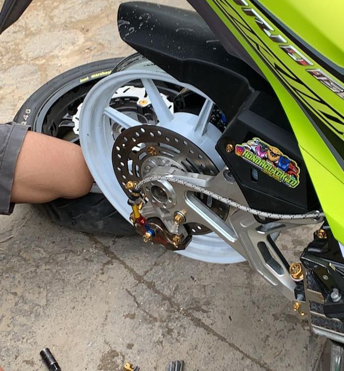Honda Vario 150 ini sudah adopsi rem cakram belakang, modal Rp 5 jutaan.