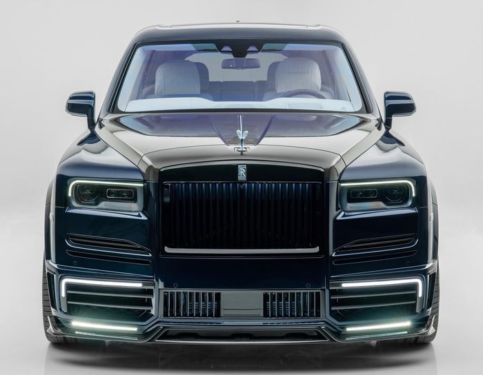 Modifikasi Rolls-Royce Cullinan menawan dilabur warna biru tua berlabel Midnight Blue