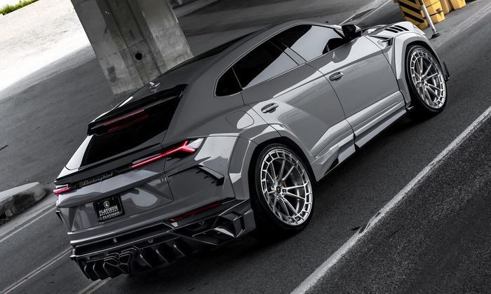 Tampilan belakang modifikasi Lamborghini Urus ala Kim Kardashian