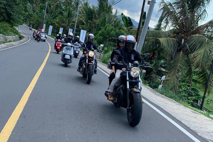 Rombongan touring Piaggio Indonesia di Lombok