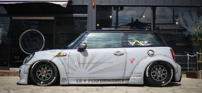 Tampilan ceper MINI Cooper S garapan Liberty Walk