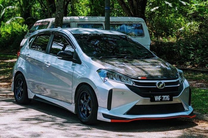 Modifikasi kembaran Daihatsu Sirion asal Malaysia ini sukses tampil ganteng dan sporty