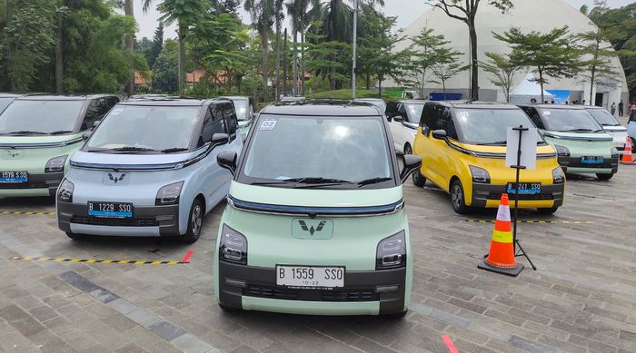 Wuling Air ev dibanderol Rp 243.000.000 untuk varian Standard Range (200 km), dan Rp 299.500.000 untuk tipe Long Range (300 km)