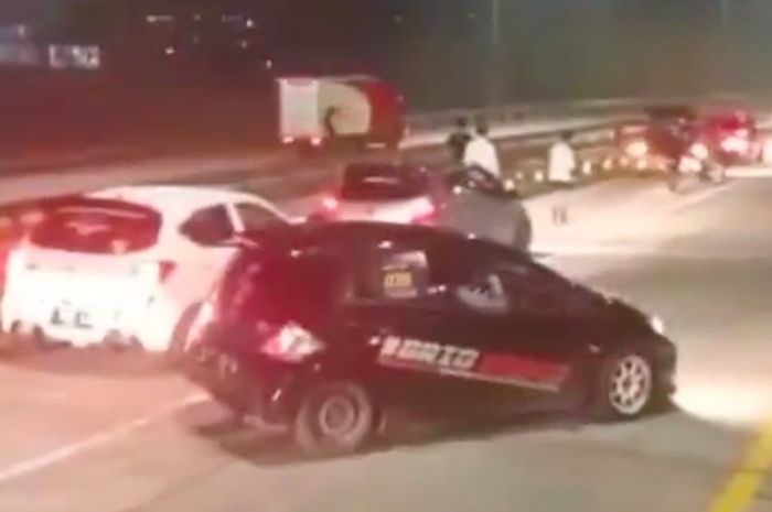 Viral Rombongan Honda Brio blokade Tol Soroja