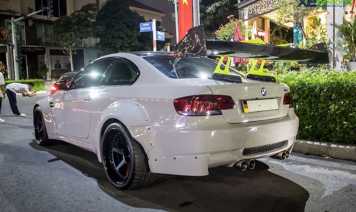 Tampilan belakang modifikasi BMW M3