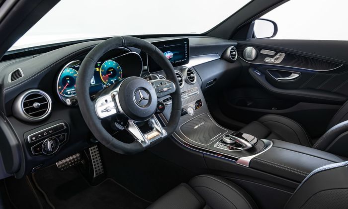 Tampilan interior Mercedes-Benz C-Class besutan Brabus