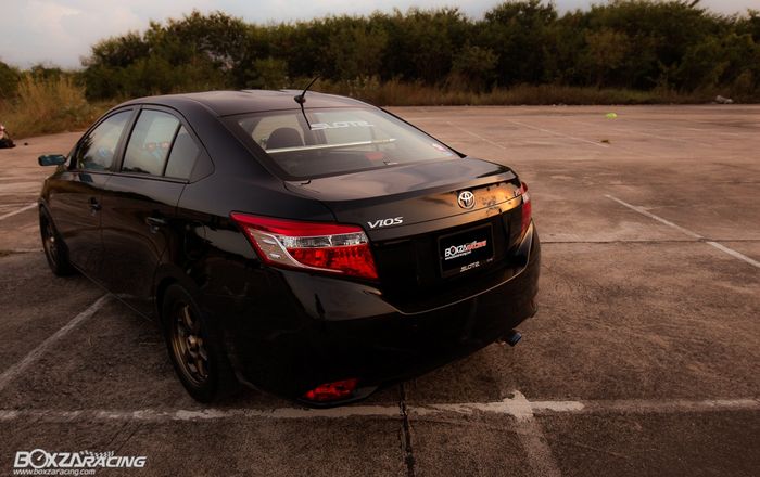 Tampilan belakang modifikasi simpel Toyota Vios