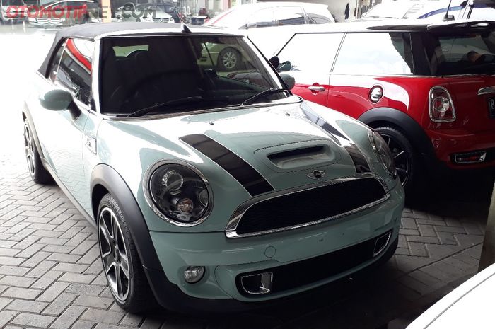 MINI Cooper Convertible tipe S 2012 milik Gisel yang dititip-jual di dealer mobkas