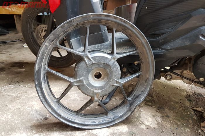 Pelek motor sepeleng