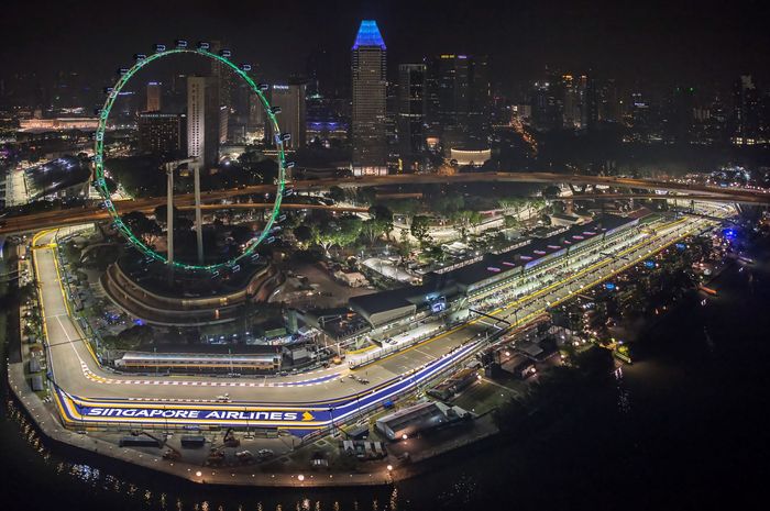 Sirkuit jalan raya Marina Bay kembali menggelar balap F1 Singapura setelah absen dua tahun karena Covid-19