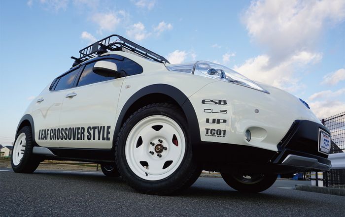 Modifikasi Nissan Leaf gaya crossover punya kaki-kaki lebih jangkung