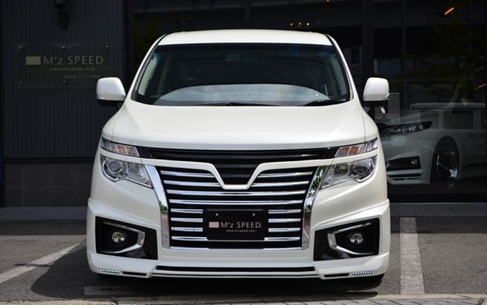 Tampilan depan Nissan Elgrand hasil garapan bengkel Jepang, M'z Speed