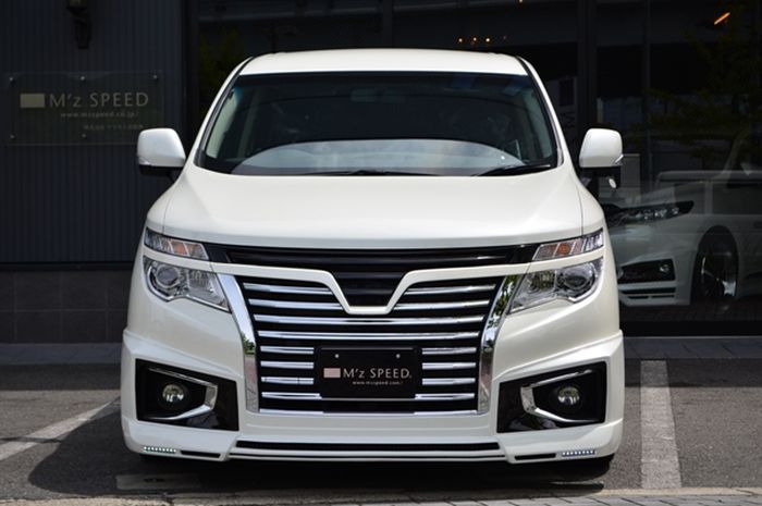 Tampilan depan Nissan Elgrand hasil garapan bengkel Jepang, M'z Speed