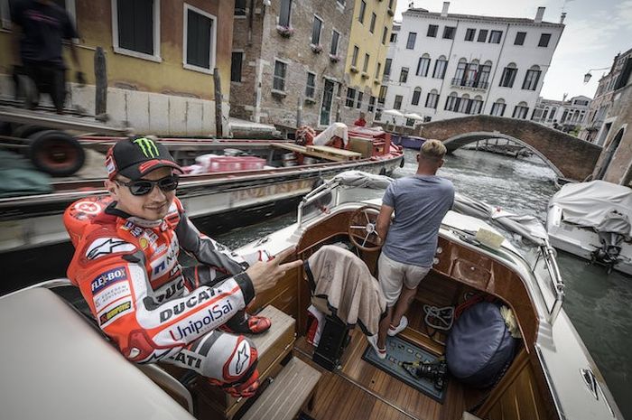 Jorge Lorenzo jalan-jalan ke Venice jelang MotoGP Italia