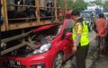 Kronologi Honda Brio Bonyok di Kolong Truk, Dua Truk Besar Terlibat, Rem Blong Sebabnya