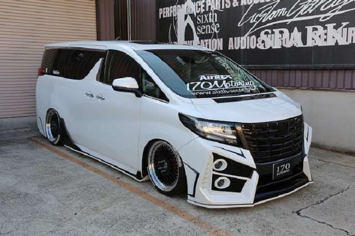 Toyota Alphard pakai body kit agresif