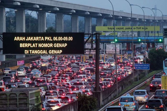 Pemberlakuan ganjil-genap, pajak kendaraan dikembalikan setengahnya usul akademisi