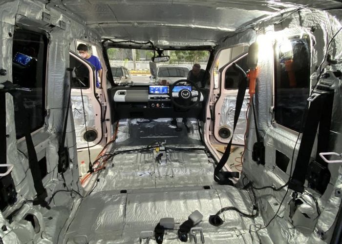 Interior mobil listrik Wuling Air ev yang dipasang peredam kabin full