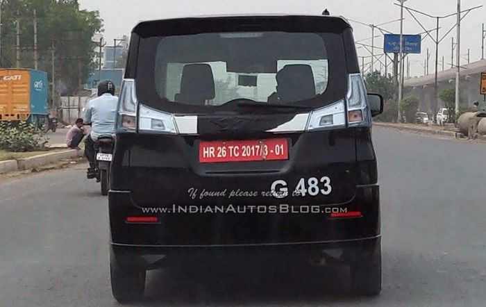 Bagian belakang mobil yang diduga Suzuki Solio