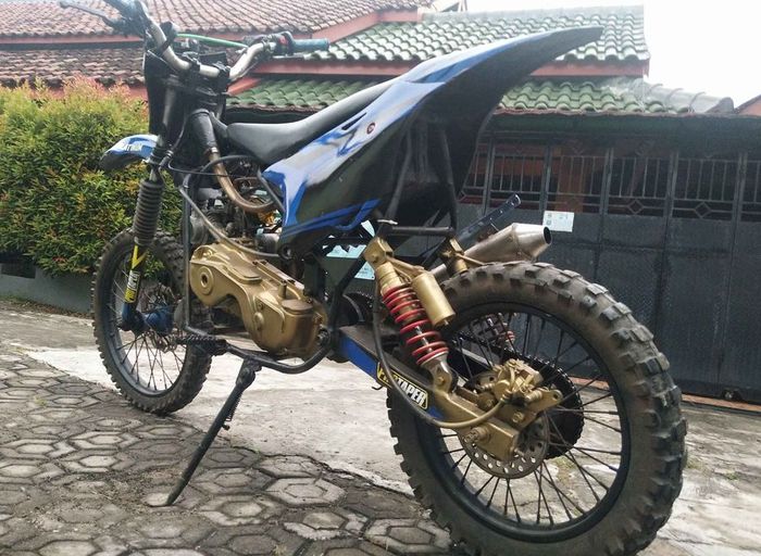 Sokbreker depan dan swing arm pakai Yamaha RX-King dan gear set Kawasaki KLX