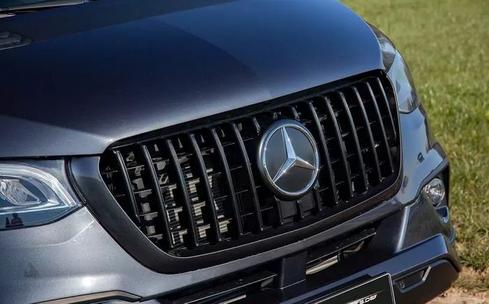 Pasokan gril baru modifikasi Mercedes-Benz Sprinter gaya semi off-road