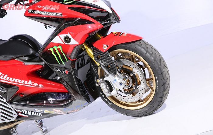 Kaki-kaki depan pakai limbahan Yamaha R1 plus kaliper custom