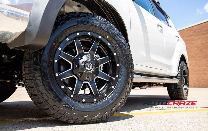 Modifikasi Isuzu MU-X pakai pelek  Fuel Maverick hitam glossy ukuran 18 inci