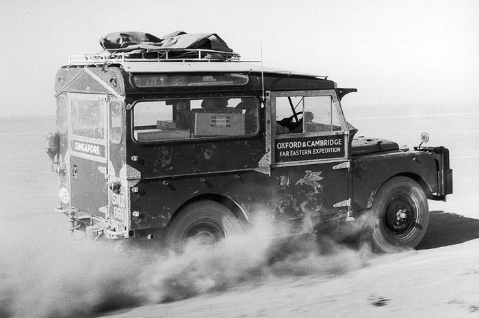 Land Rover pada sebuah ekspedisi di tahun 1955/56