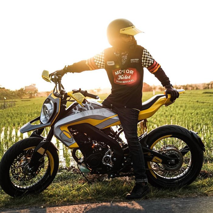 Yamaha XSR 155 supermoto yang super keren