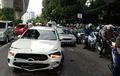 Mercedes- Benz GLA 200 Ringsek di Kebayoran Baru, Tabrak 4 Motor