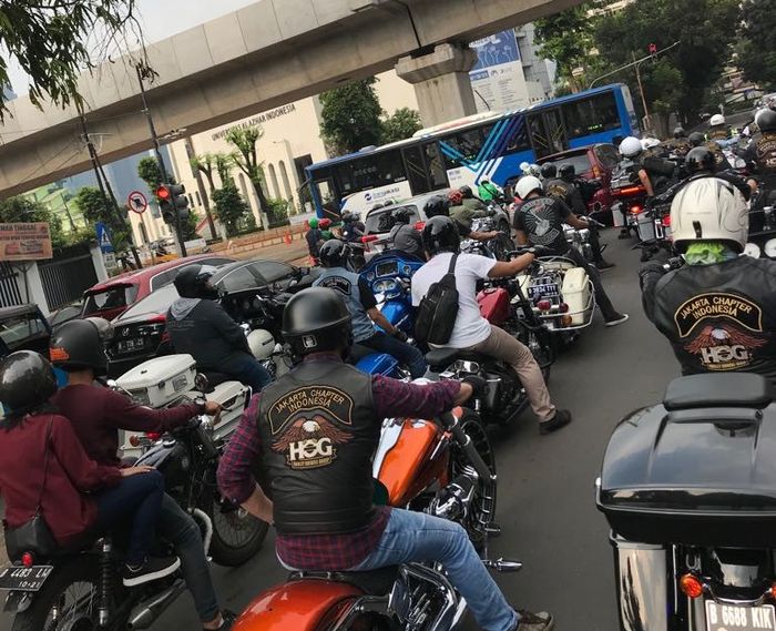Acara ini diawali dengan thunder ride
