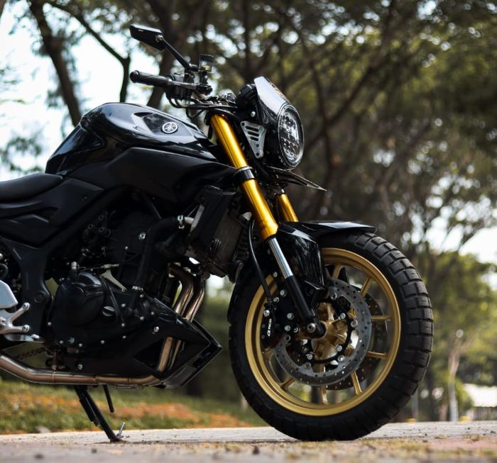 Penggunaan suspensi upside down aftermarket di Yamaha MT-25 butuh beberapa penyesuaian.