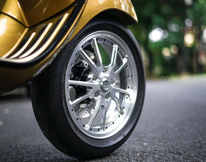 Pelek Vespa Sprint pakai HD Corse Ring 12 