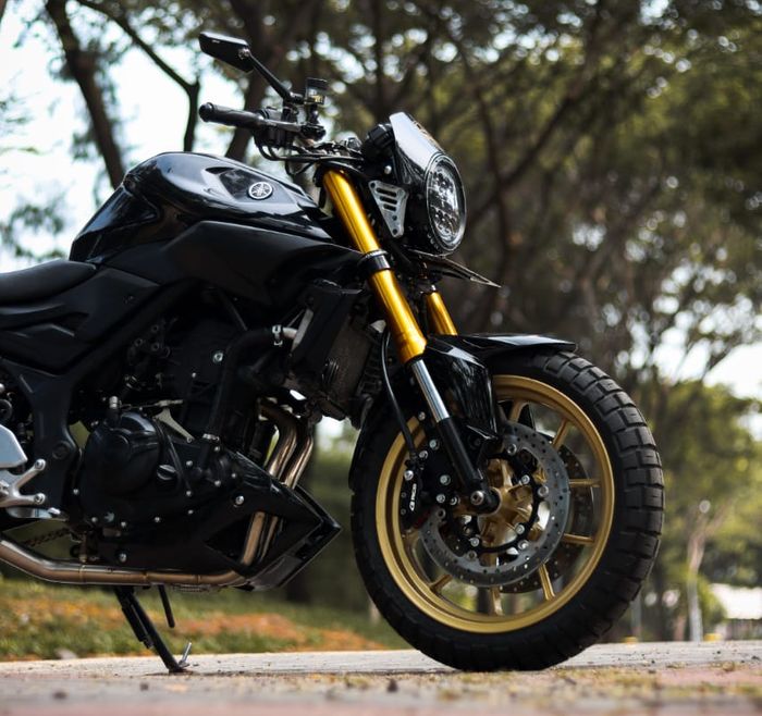 Pelek lebar di Yamaha MT-25.