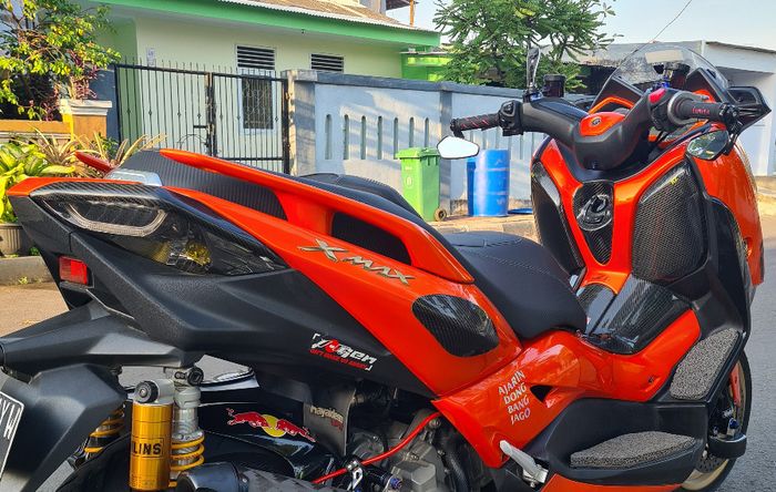 Mika stoplamp Yamaha XMAX pakai smoke, dan pasang karpet mie