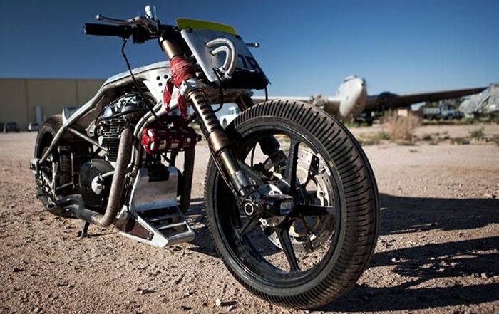 Yamaha XS650 &ldquo;Low Down &amp; Shifty&rdquo; besutan Icon 1000