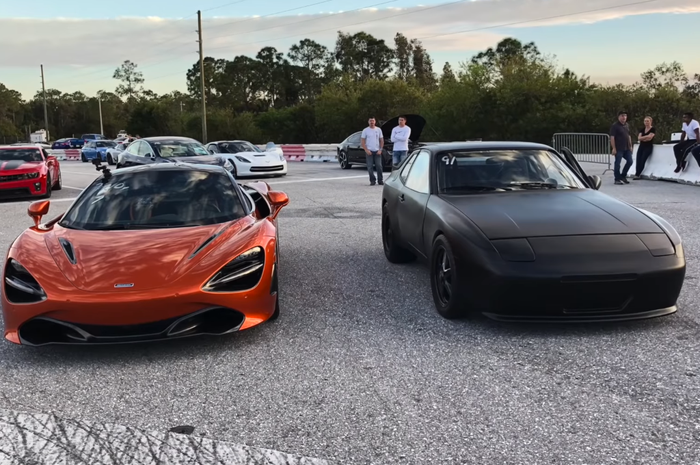 McLaren 720S lawan Porsche 944 bermesin listrik