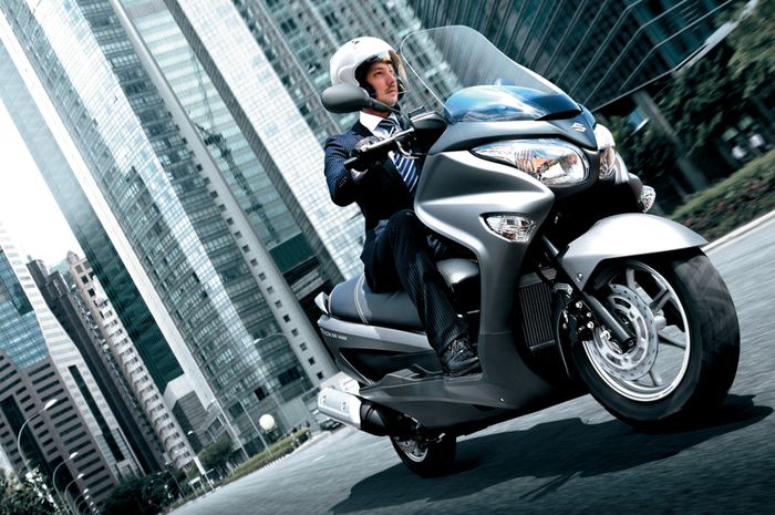 Burgman 200 salah satu produk skutik gambot milik Suzuki