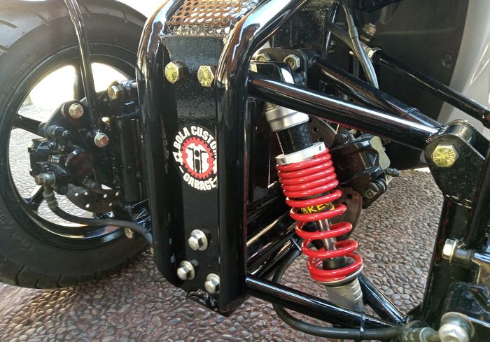 Struktur suspensi depan Yamaha FreeGo trike