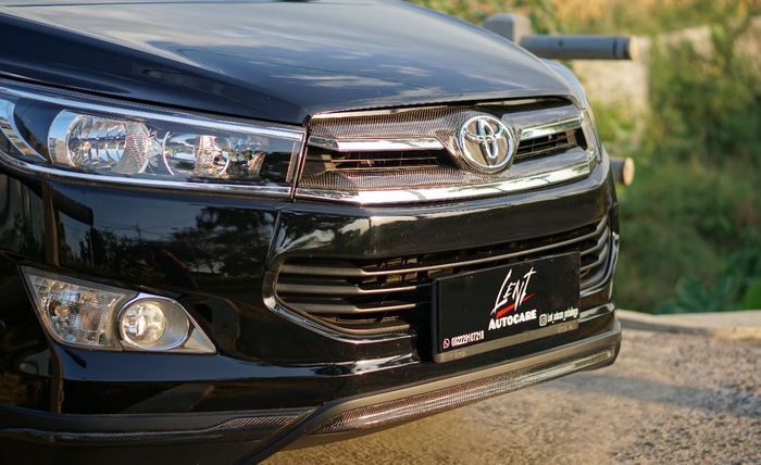 Innova Reborn dijejali body kit Venturer yang dilapis carbon serta dikondom cover grill dari Lent Automodified