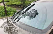 Curah Hujan Lagi Tinggi, Malas Kuras Air Wiper Mobil Bisa Bikin Repot