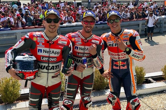 Jorge Lorenzo, Andrea Dovizioso dan Marc Marquez berpose usai balap MotoGP Ceko.