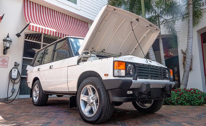 Jantung pacu Range Rover klasik diganti motor listrik Tesla