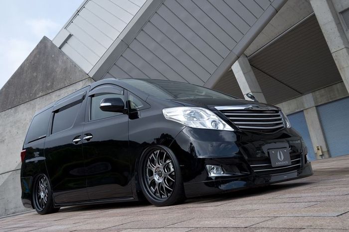 Modifikasi Toyota Alphard lawas hasil garapan Aimgain