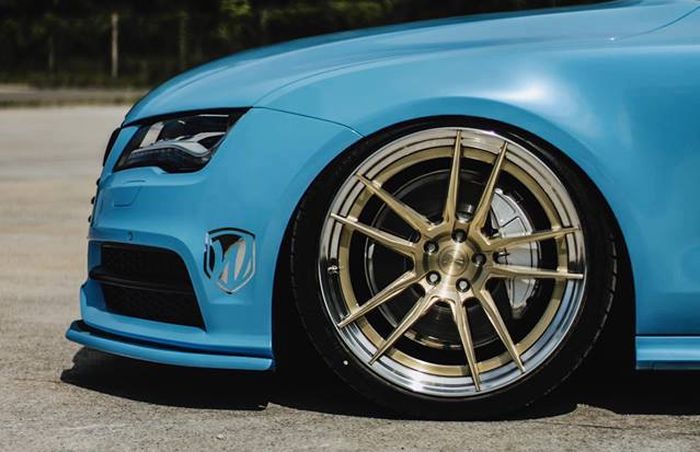 Modified Audi A7 uses Z-Performance rims measuring 21x10.5 inches
